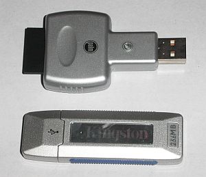 Der neue USB-Memory-Chip und der SD-Kartenleser